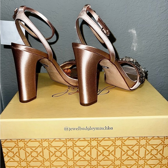 Finesse Ankle Strap Sandal 
Badgley Mischka Collection size 9 - Picture 4 of 7